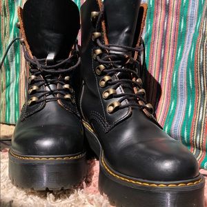 Doc Marten Leona heeled boot